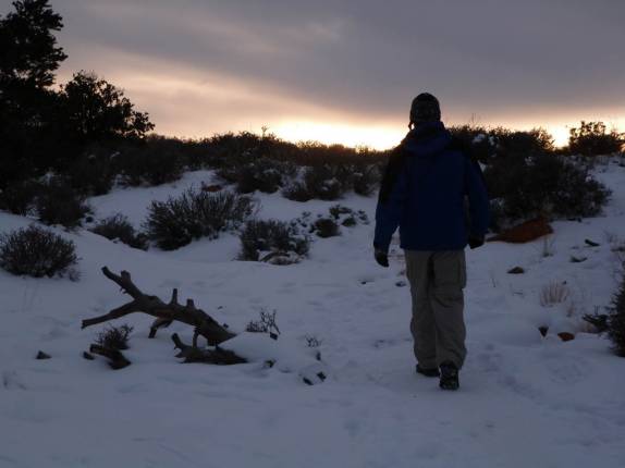 Fim de tarde gelado, caminhando no Canyonlands National Park, perto de Moab, em Utah, nos Estados Unidos